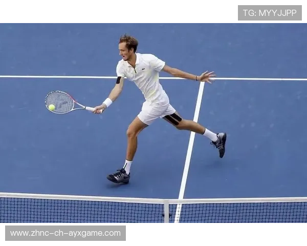 网球截击反杀引全场尖叫:激情瞬间背后的竞技魅力 网球截击反杀引全场尖叫:激情瞬间背后的竞技魅力