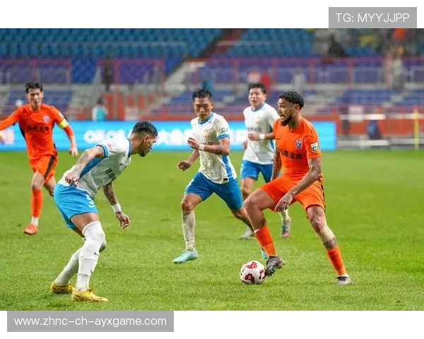 云南玉昆一脚直传差点撕开正中路线